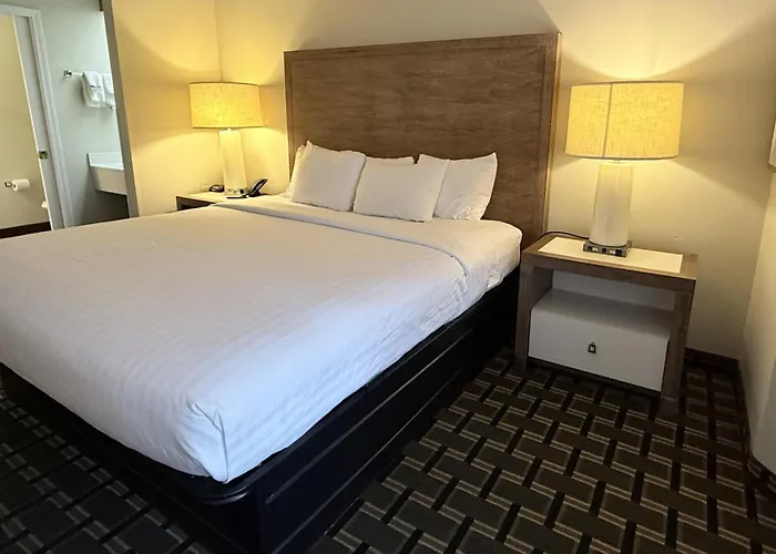 Edn Hotel 2*